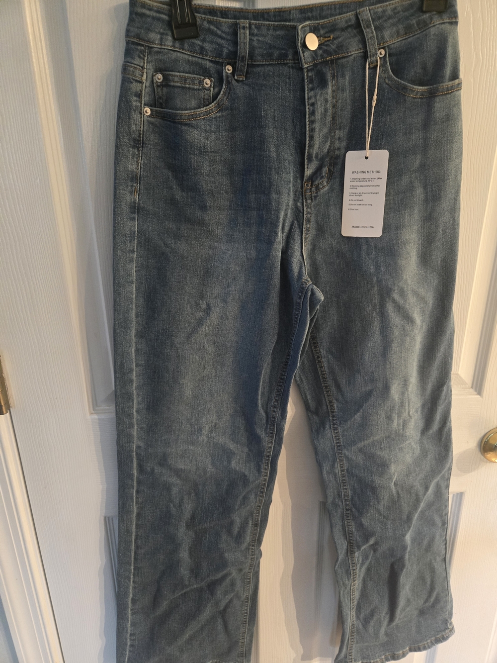 Straight-Leg Women's US 4/30 Jeans in Light Blue - Clean Everyday Denim. New